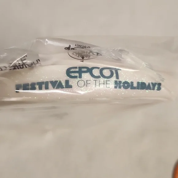 Disney 2024  Snowglobe Ears, Loungefly Stitch Wallet &  Jewel Keychain Key - Picture 5 of 17